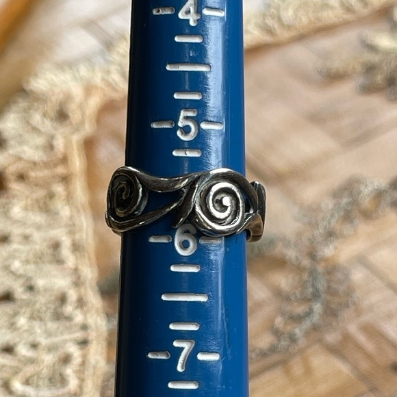 Sterling silver rose & thorn band ring - Picture 6 of 8